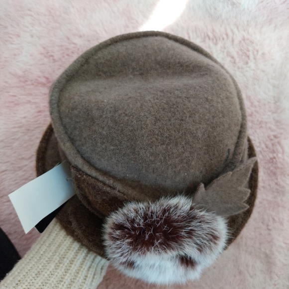 Forbusite Wool Beret Bucket Einter Hat NWT - Picture 5 of 9